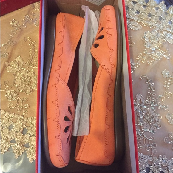 Aerosoles Sol City Coral Nubuck - Picture 2 of 4